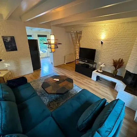 Bosrijke Vakantiewoning بيت للعطل لوخيم