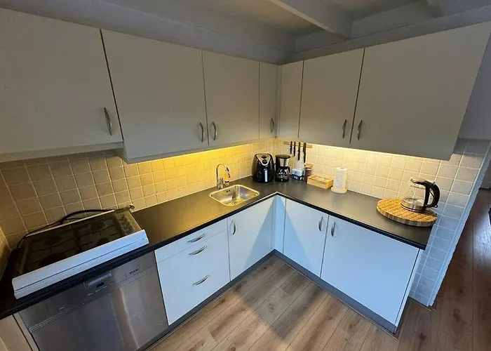 Bosrijke Vakantiewoning 別荘 ロヘム