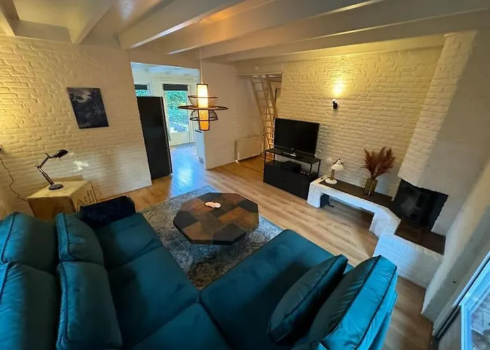 Bosrijke Vakantiewoning 別荘 ロヘム